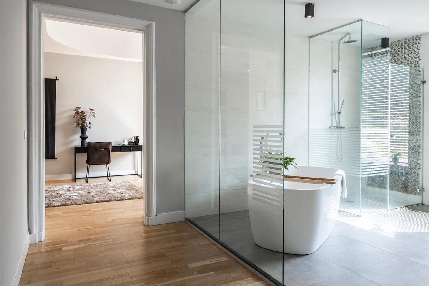 Apartment With Bath Center